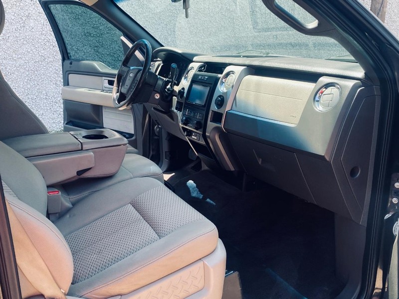 Ford F-150 Vehicle Full-screen Gallery Image 21