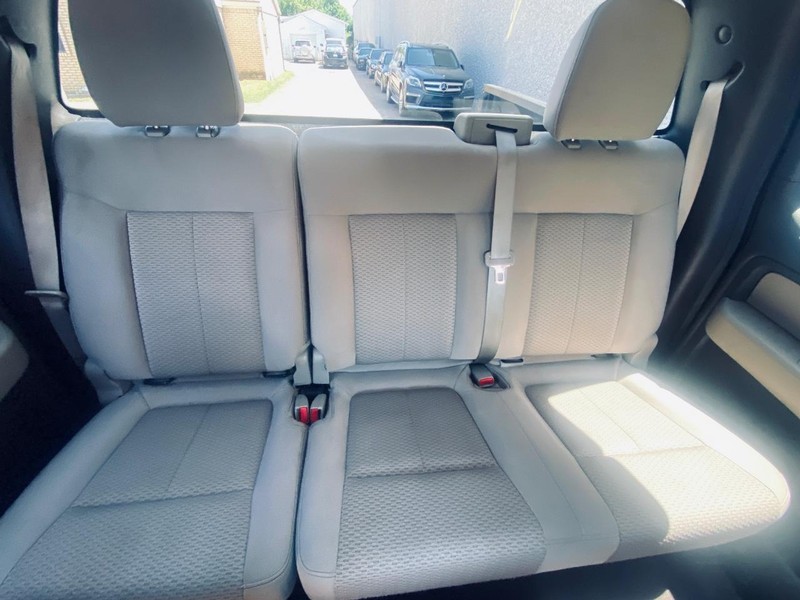 Ford F-150 Vehicle Full-screen Gallery Image 22
