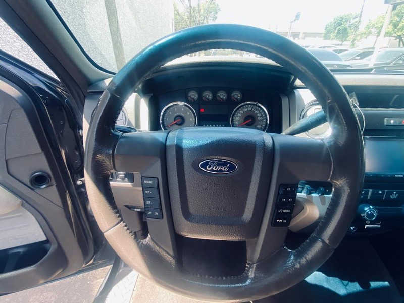 Ford F-150 Vehicle Full-screen Gallery Image 24