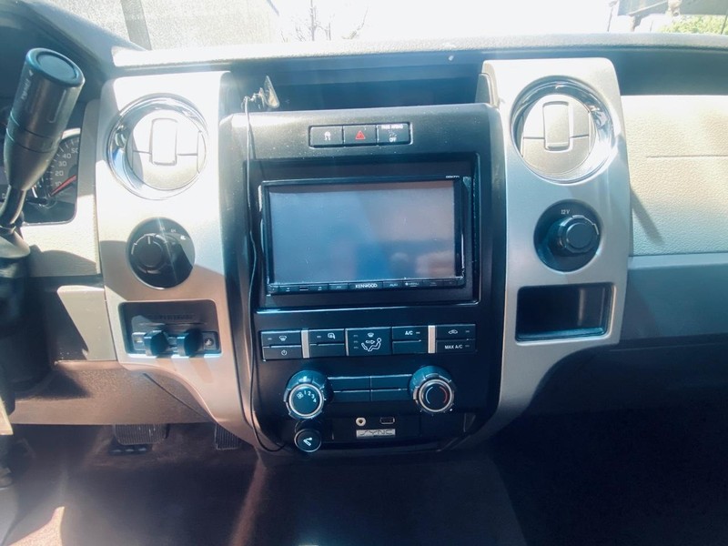 Ford F-150 Vehicle Full-screen Gallery Image 25