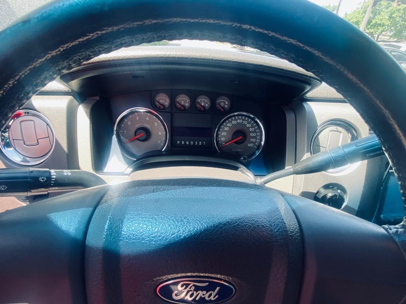 Ford F-150 Vehicle Full-screen Gallery Image 26