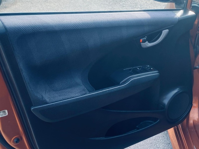 Honda Fit Vehicle Full-screen Gallery Image 11