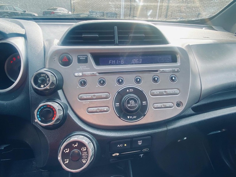 Honda Fit Vehicle Full-screen Gallery Image 25