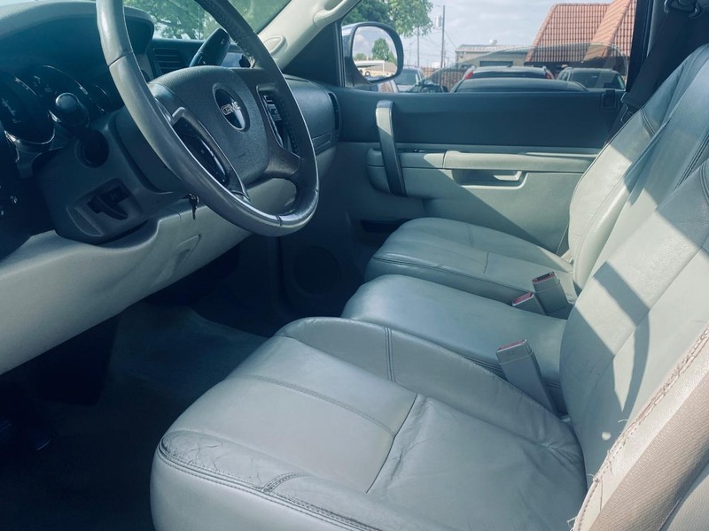 GMC Sierra 1500 Vehicle Full-screen Gallery Image 12