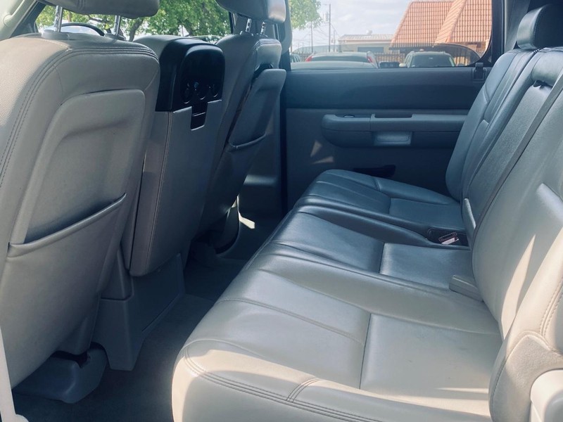 GMC Sierra 1500 Vehicle Full-screen Gallery Image 14