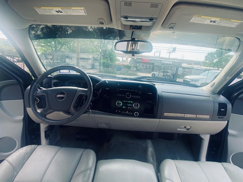 GMC Sierra 1500 Vehicle Full-screen Gallery Image 21