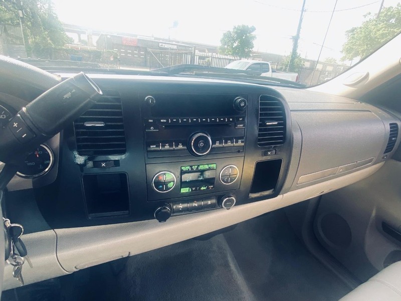 GMC Sierra 1500 Vehicle Full-screen Gallery Image 23
