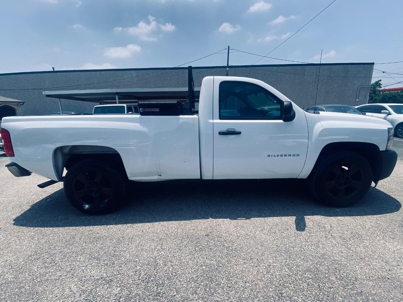 Chevrolet Silverado 1500 Vehicle Full-screen Gallery Image 02
