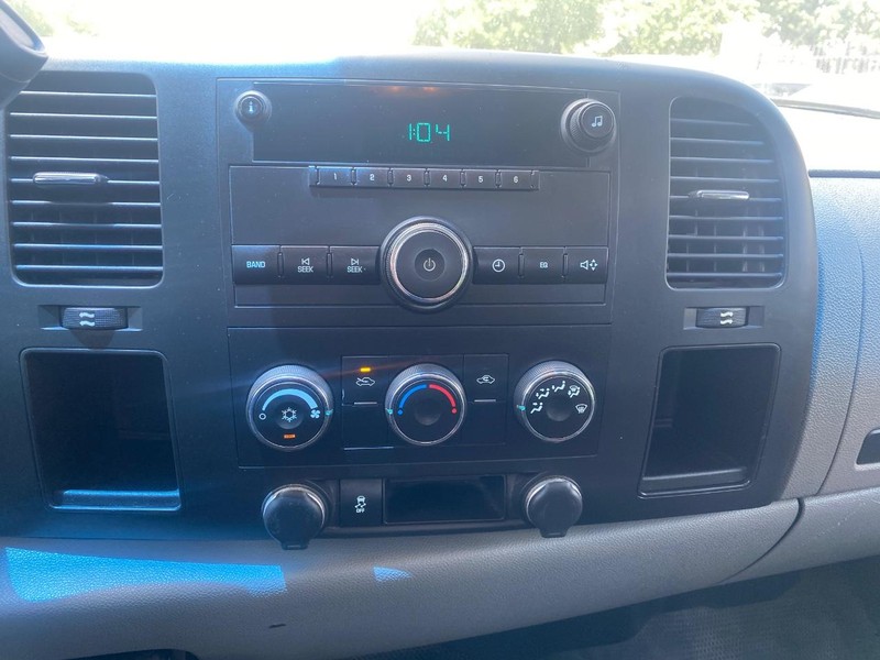 Chevrolet Silverado 1500 Vehicle Full-screen Gallery Image 18