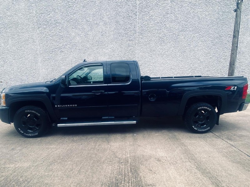 Chevrolet Silverado 1500 Vehicle Full-screen Gallery Image 02