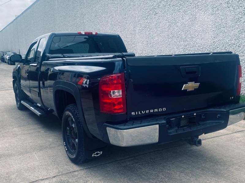 Chevrolet Silverado 1500 Vehicle Full-screen Gallery Image 03