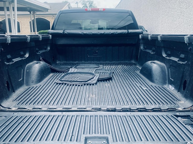 Chevrolet Silverado 1500 Vehicle Full-screen Gallery Image 14