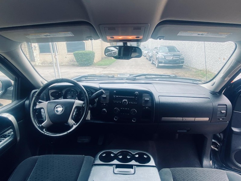 Chevrolet Silverado 1500 Vehicle Full-screen Gallery Image 21