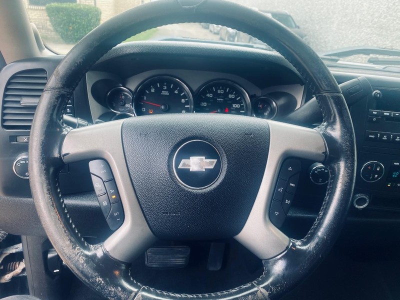 Chevrolet Silverado 1500 Vehicle Full-screen Gallery Image 24