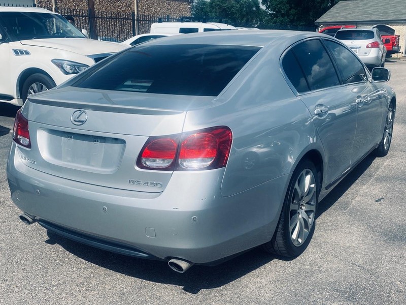 Lexus GS 430 Vehicle Full-screen Gallery Image 08