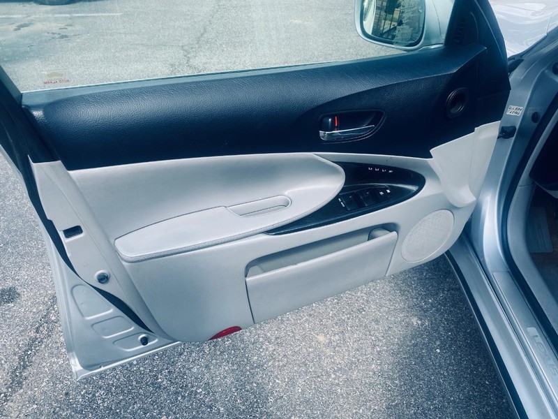 Lexus GS 430 Vehicle Full-screen Gallery Image 13