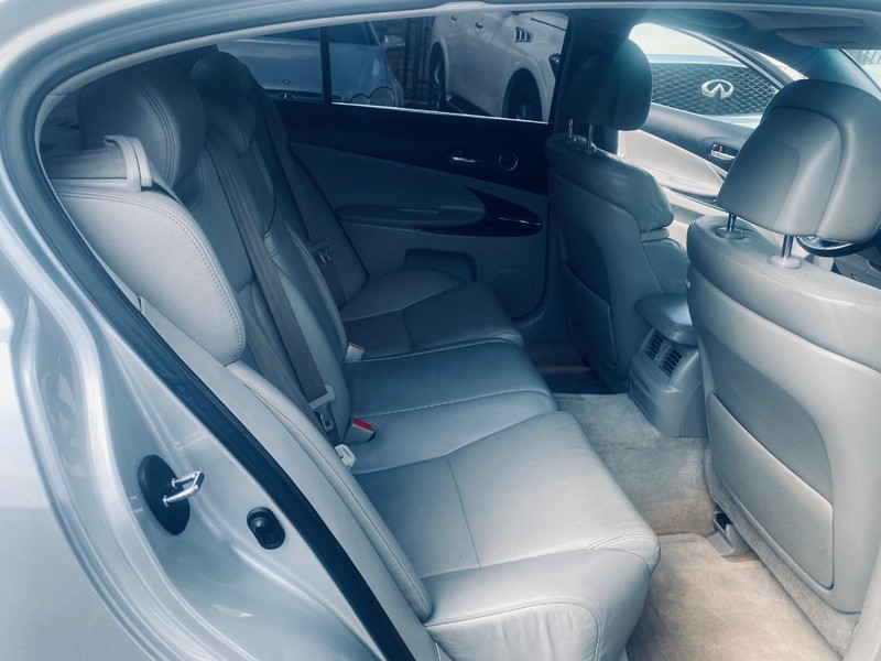 Lexus GS 430 Vehicle Full-screen Gallery Image 19