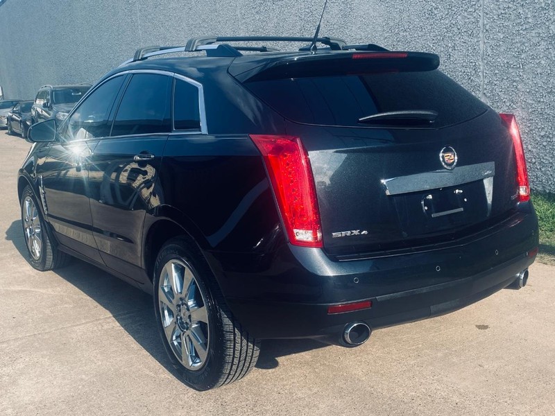 Cadillac SRX Vehicle Full-screen Gallery Image 03