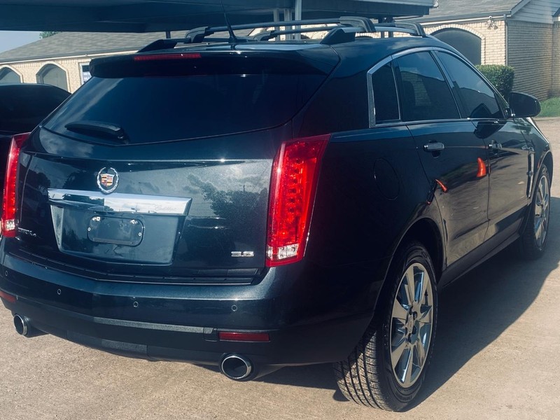 Cadillac SRX Vehicle Full-screen Gallery Image 06
