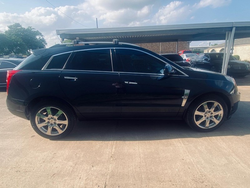 Cadillac SRX Vehicle Full-screen Gallery Image 07