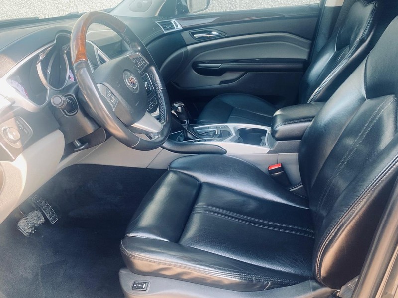 Cadillac SRX Vehicle Full-screen Gallery Image 12