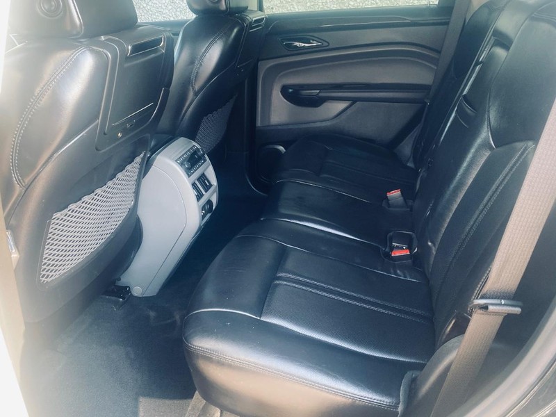 Cadillac SRX Vehicle Full-screen Gallery Image 14