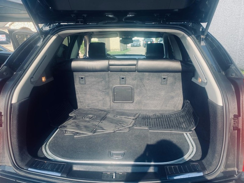 Cadillac SRX Vehicle Full-screen Gallery Image 16