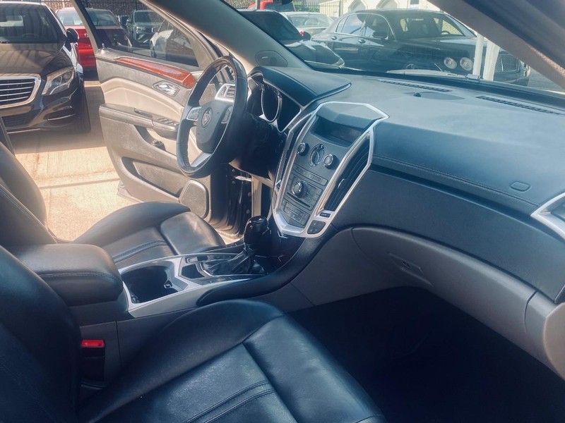 Cadillac SRX Vehicle Full-screen Gallery Image 21