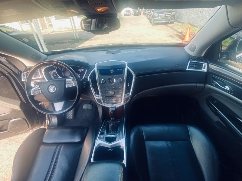 Cadillac SRX Vehicle Full-screen Gallery Image 22