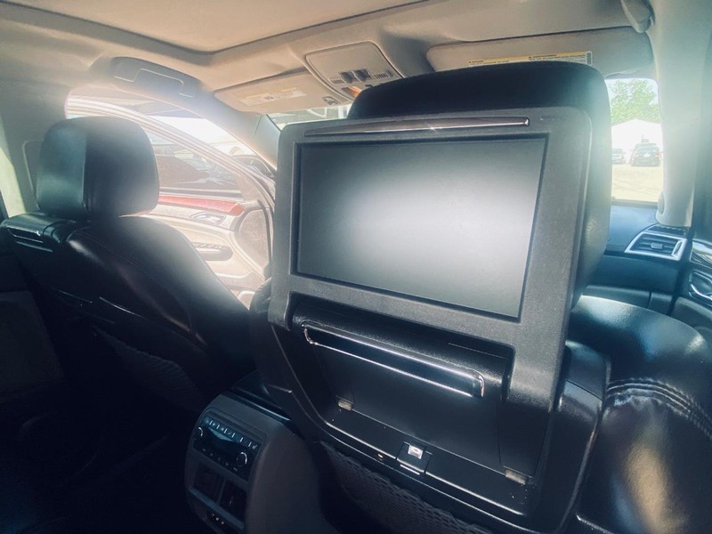 Cadillac SRX Vehicle Full-screen Gallery Image 23