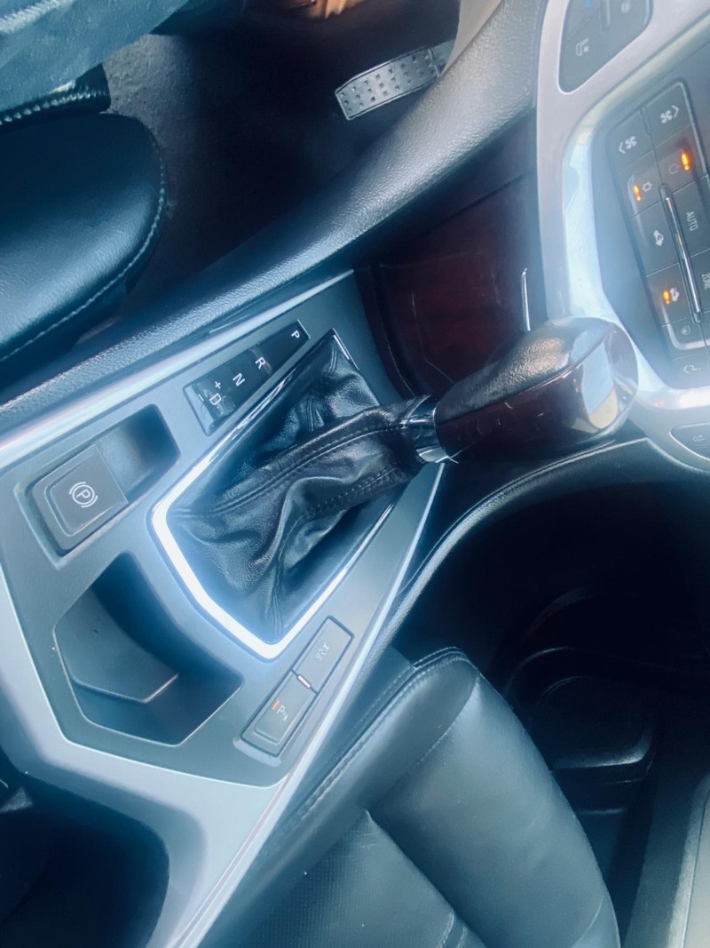 Cadillac SRX Vehicle Full-screen Gallery Image 29