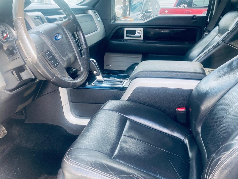 Ford F-150 Vehicle Full-screen Gallery Image 12