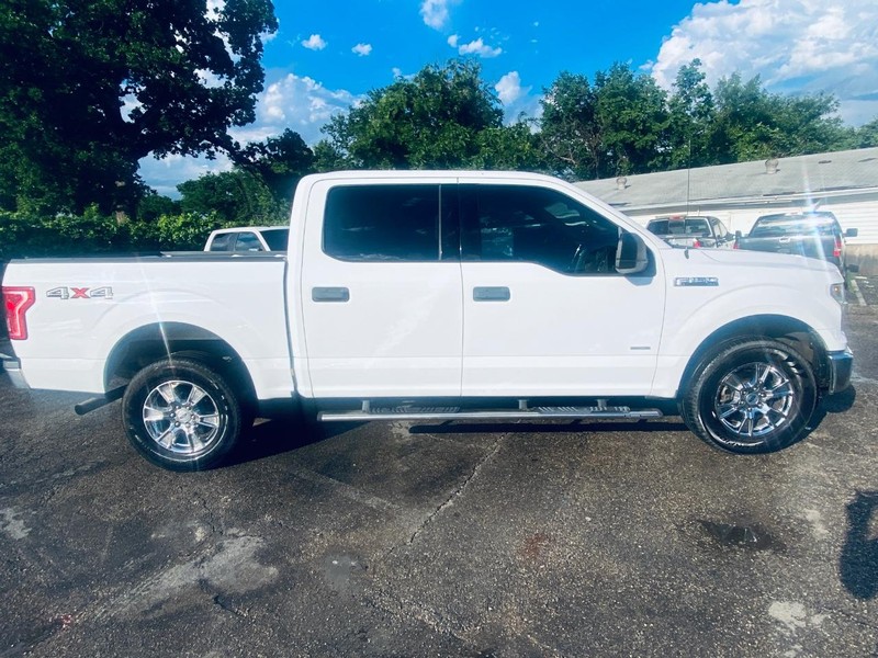 Ford F-150 Vehicle Full-screen Gallery Image 02