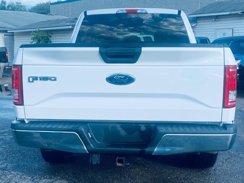 Ford F-150 Vehicle Full-screen Gallery Image 04