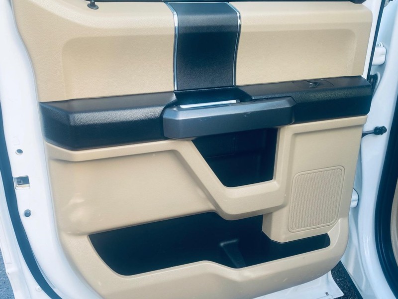 Ford F-150 Vehicle Full-screen Gallery Image 13