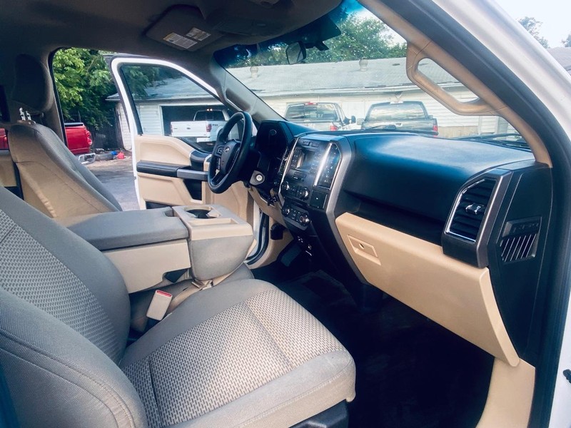 Ford F-150 Vehicle Full-screen Gallery Image 19