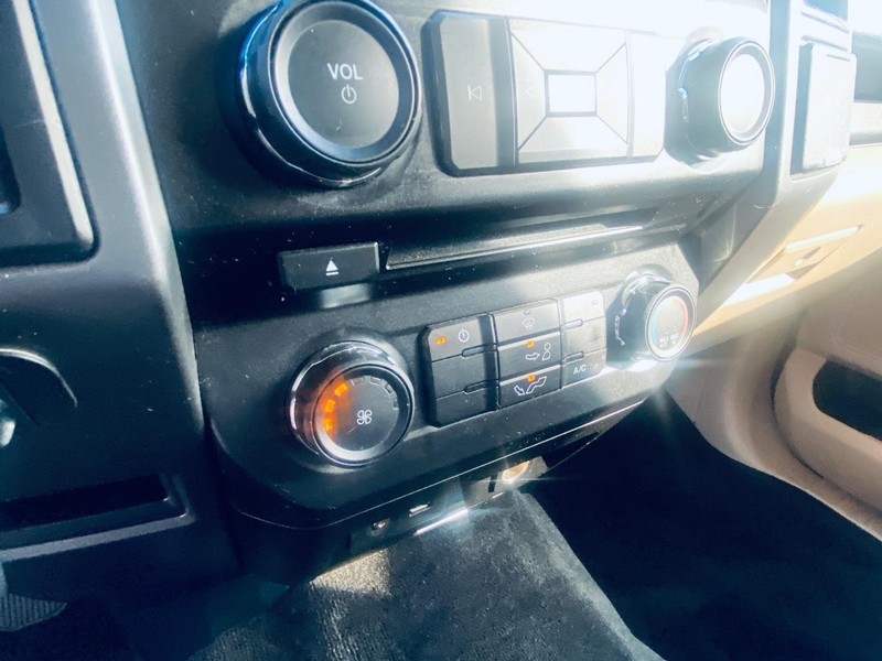Ford F-150 Vehicle Full-screen Gallery Image 25