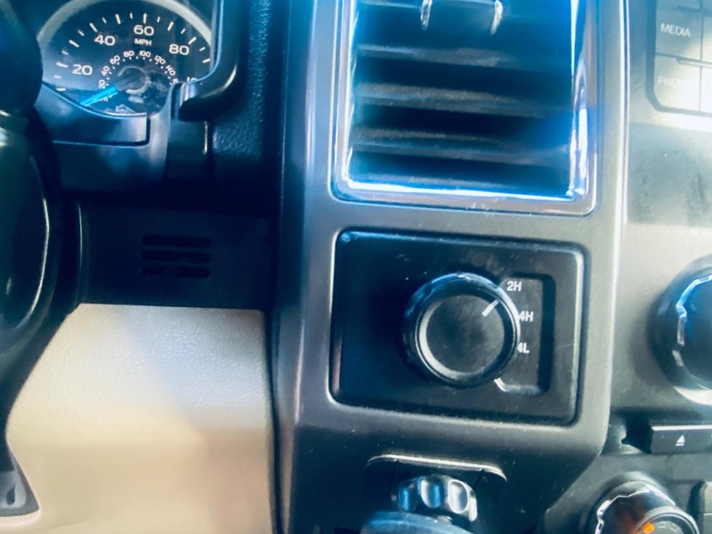 Ford F-150 Vehicle Full-screen Gallery Image 26