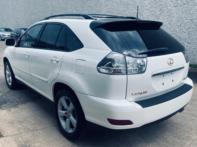 Lexus RX 330 Vehicle Full-screen Gallery Image 03