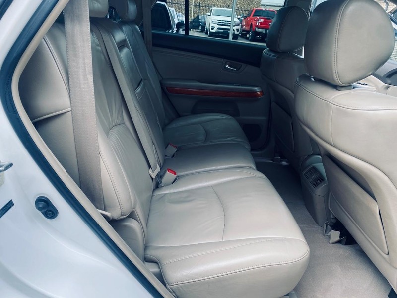 Lexus RX 330 Vehicle Full-screen Gallery Image 19