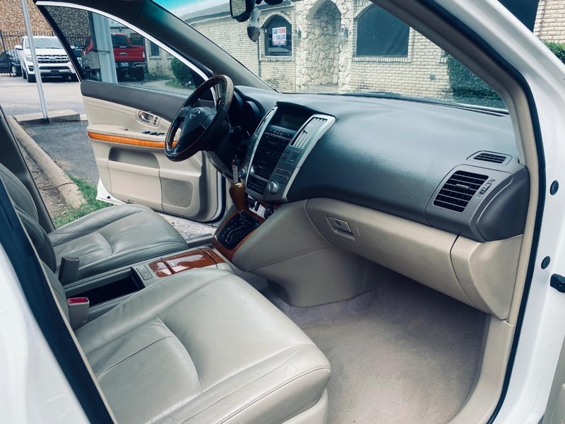 Lexus RX 330 Vehicle Full-screen Gallery Image 22