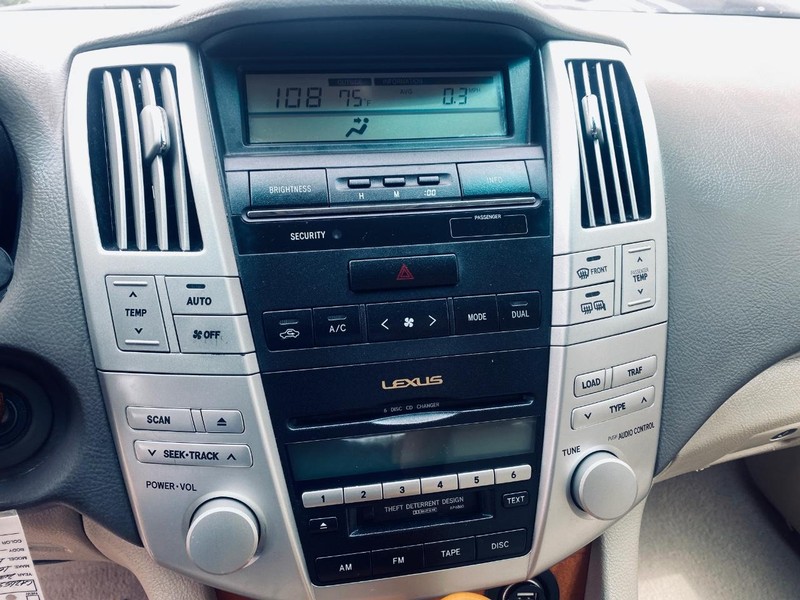 Lexus RX 330 Vehicle Full-screen Gallery Image 25