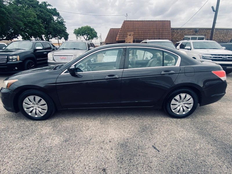 Honda Accord Sedan Vehicle Full-screen Gallery Image 02