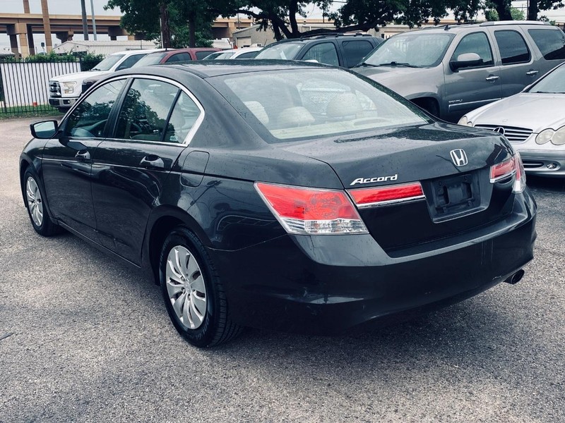 Honda Accord Sedan Vehicle Full-screen Gallery Image 03