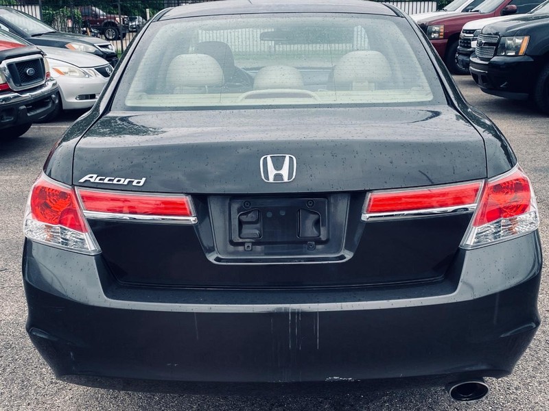 Honda Accord Sedan Vehicle Full-screen Gallery Image 04