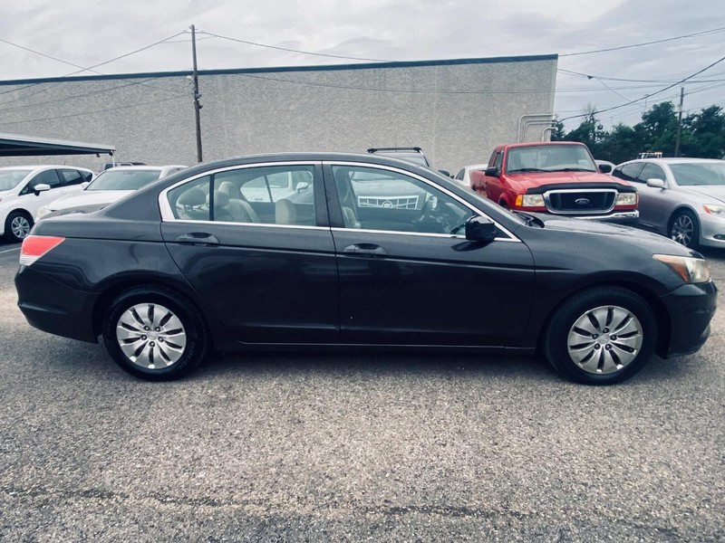 Honda Accord Sedan Vehicle Full-screen Gallery Image 07