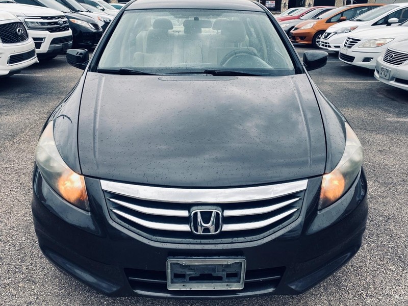 Honda Accord Sedan Vehicle Full-screen Gallery Image 09