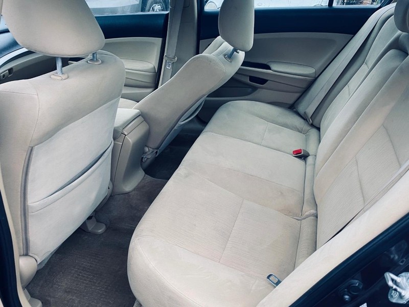 Honda Accord Sedan Vehicle Full-screen Gallery Image 14