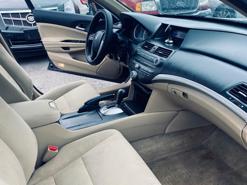 Honda Accord Sedan Vehicle Full-screen Gallery Image 21