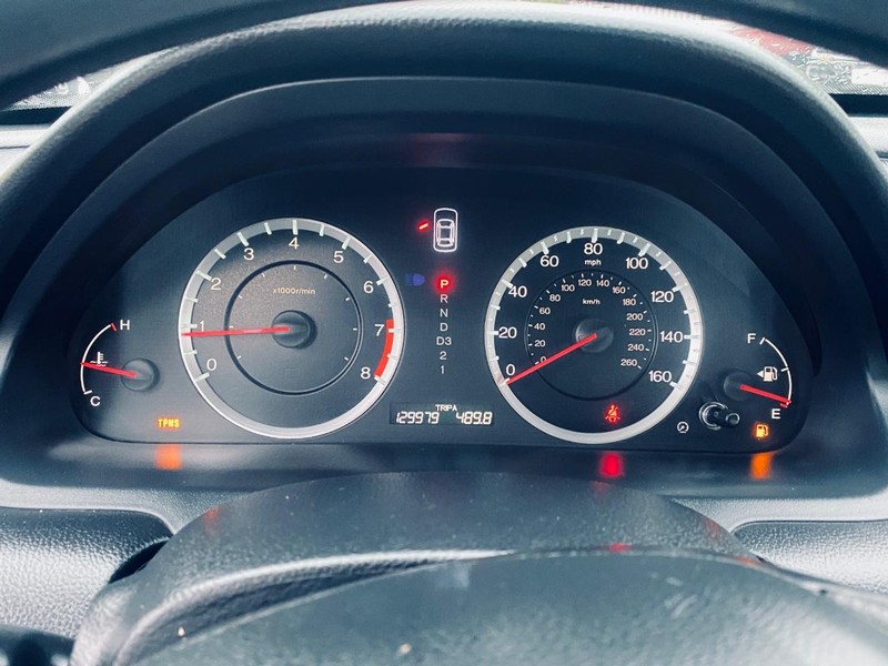 Honda Accord Sedan Vehicle Full-screen Gallery Image 22